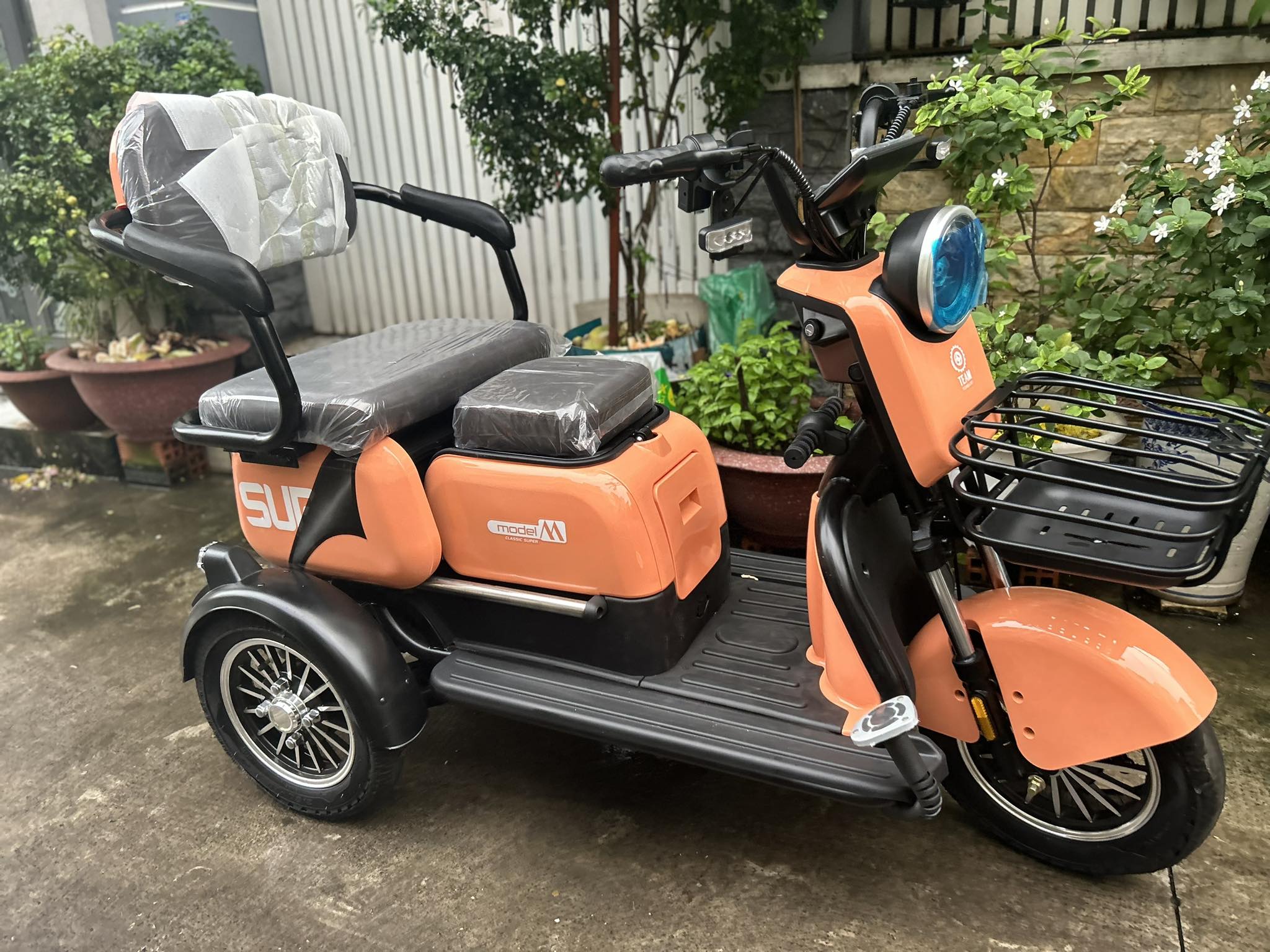 Xe Điện 3 Bánh 10 In Kiểu Mới màu Cam Sữa - Hình ảnh 2