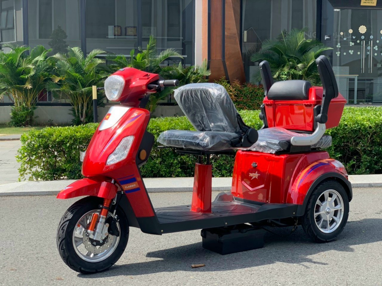 Xe 3 bánh điện 2 hàng ghế Lixi - Hình ảnh 2